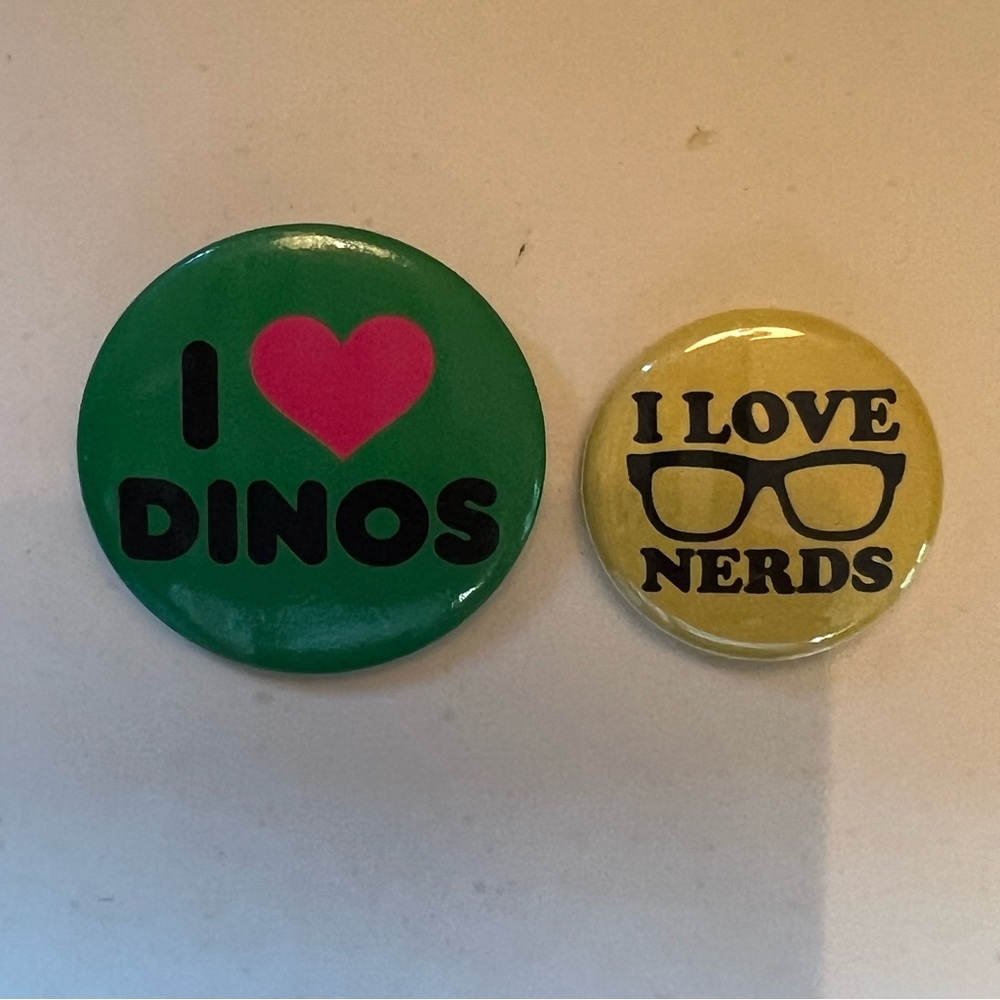 Two buttons “I ❤️ Dinos” & “I ❤️ Nerds”